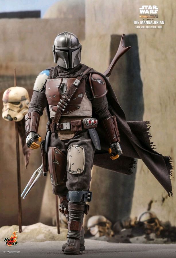 Star Wars: The Mandalorian - The Mandalorian 1/6th Scale Premium Action Figure