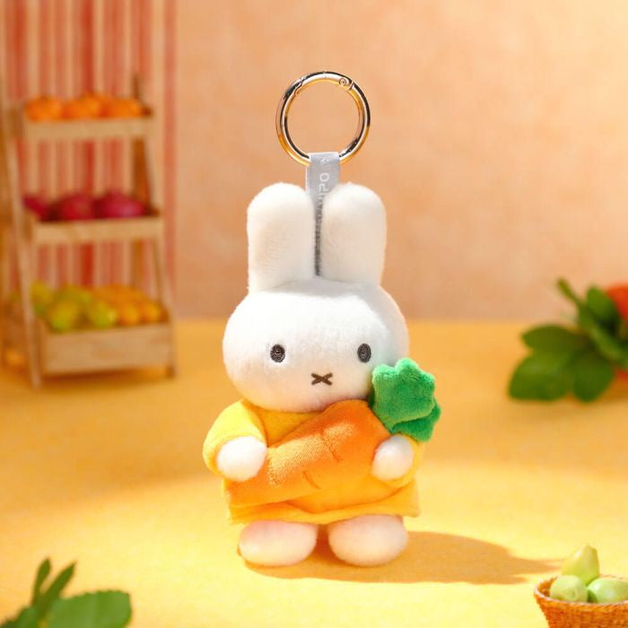 Miffy: Keyring - Miffy With Carrot